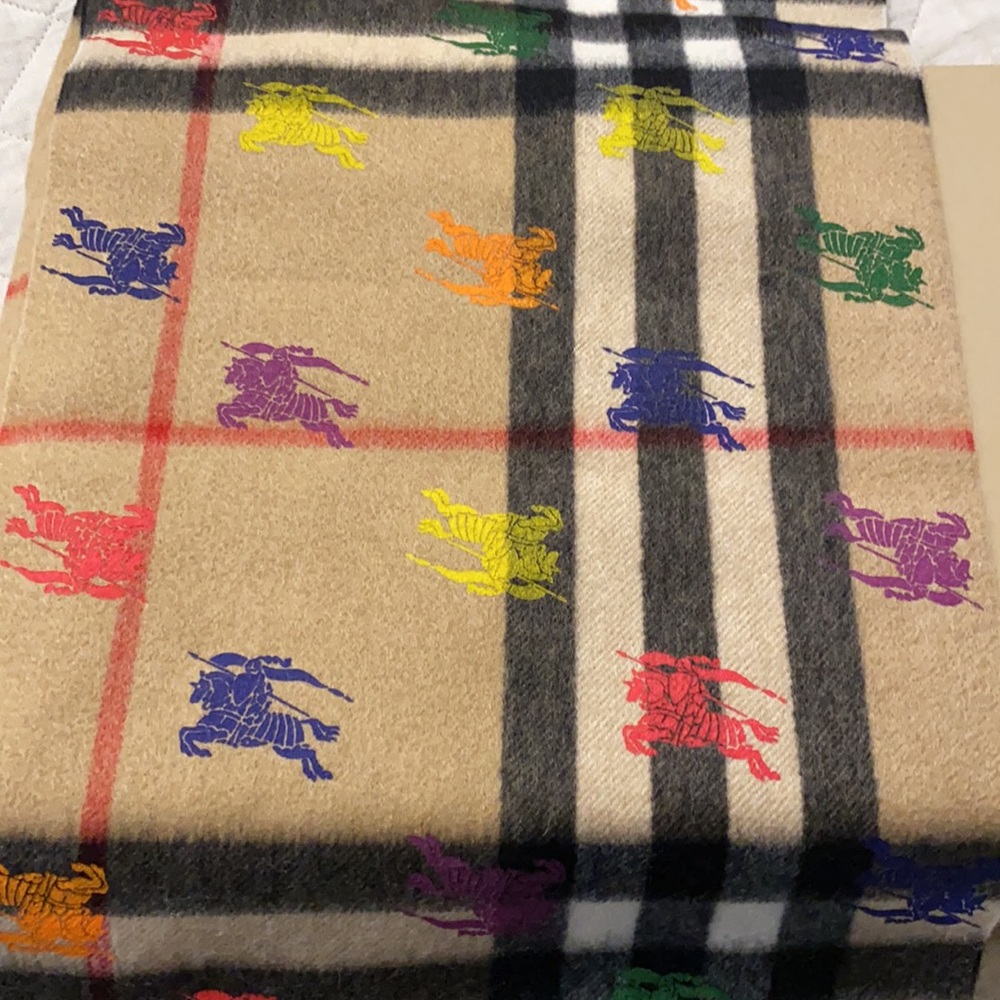 Burberry EKD Giant Check Cashmere Scarf NWT - Picture 2 of 6